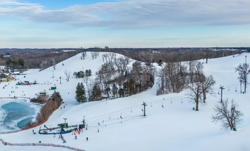 snowboarding resorts near Chicago