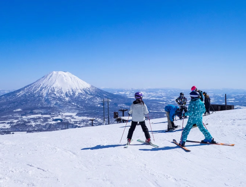 Ski slope difficulty signs Ski slope difficulty signs