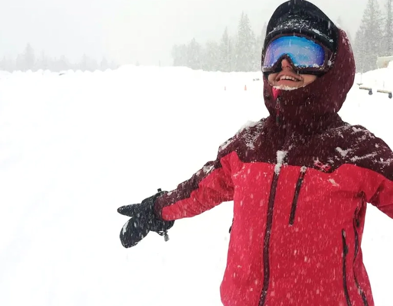 what to wear skiing women