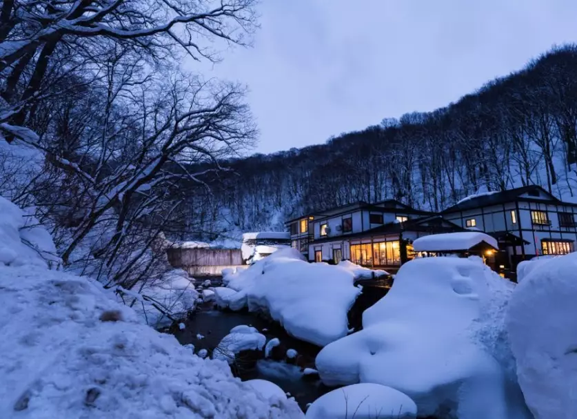 onsen ski resorts japan