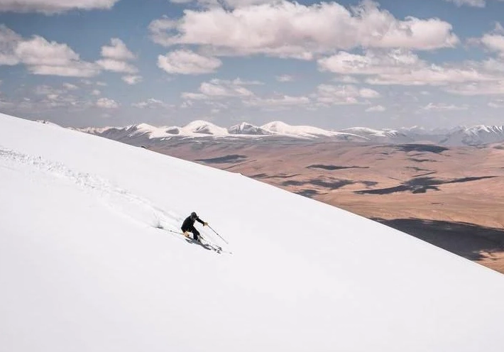 skiing Kyrgyzstan