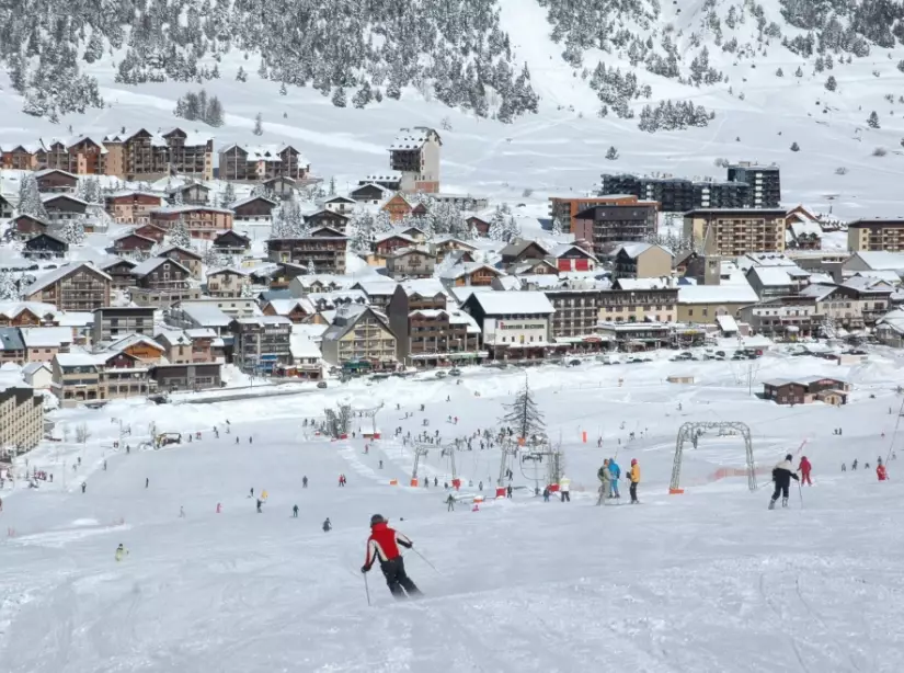 biggest ski areas by acreage