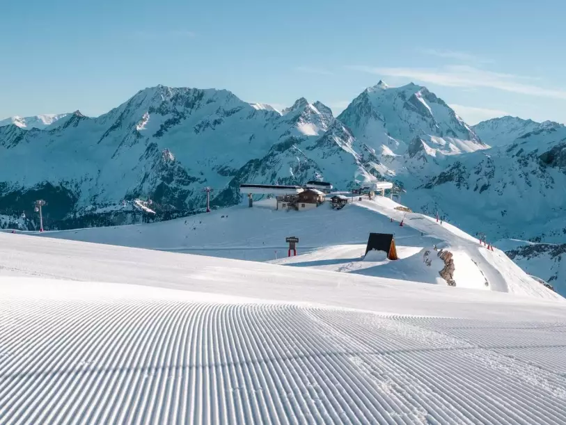 Les 3 Vallées largest ski resort