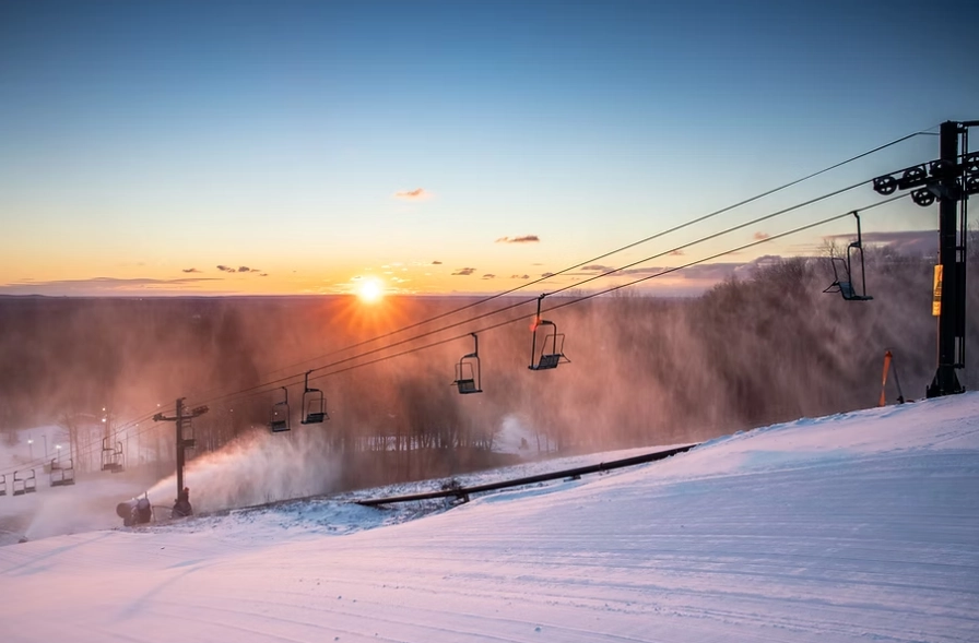 beginner skiing lessons